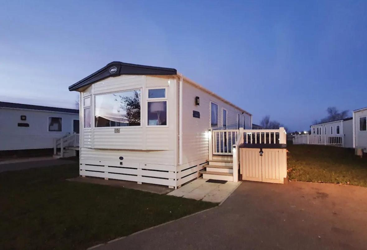 15 Kestrel Close Hot Tub Retreat Tattershall Esterno foto