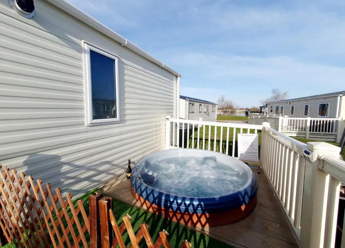 15 Kestrel Close Hot Tub Retreat Tattershall Esterno foto
